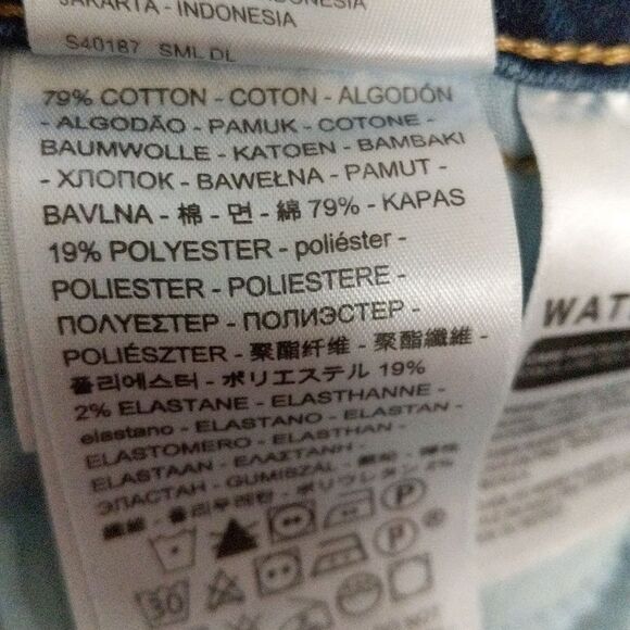 Levi's classic wide leg cropped zip fly jeans 4 - Picture 9 of 12